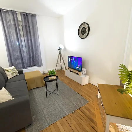 Double Fabriques, 2 Bedrooms, Central, Parking Nearby, Self Checkin Apartment