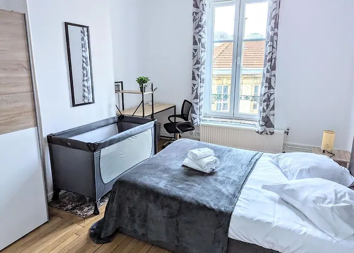 Double Fabriques, 2 Bedrooms, Central, Parking Nearby, Self Checkin Apartment *