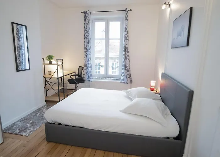 Apartment Double Fabriques, 2 Bedrooms, Central, Parking Nearby, Self Checkin