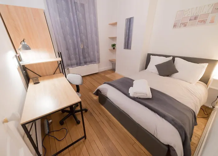 Double Fabriques, 2 Bedrooms, Central, Parking Nearby, Self Checkin