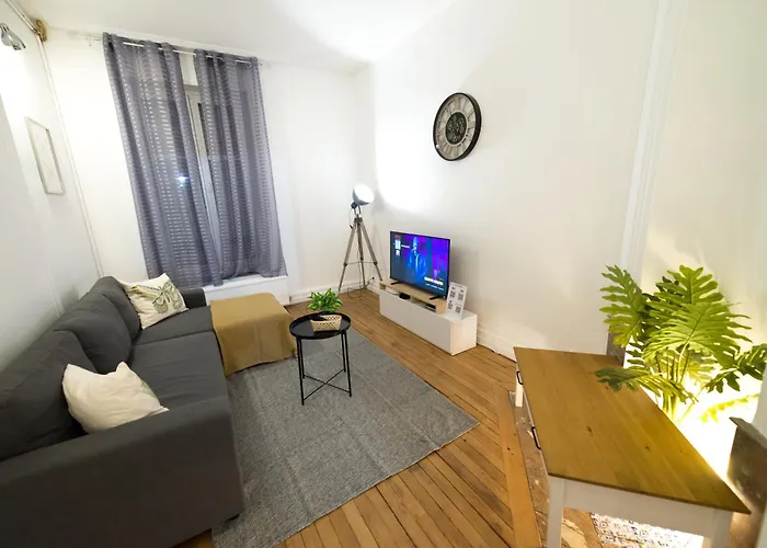 Double Fabriques, 2 Bedrooms, Central, Parking Nearby, Self Checkin Apartment