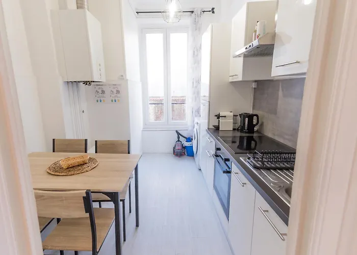 Double Fabriques, 2 Bedrooms, Central, Parking Nearby, Self Checkin Apartment *