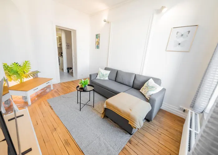 Double Fabriques, 2 Bedrooms, Central, Parking Nearby, Self Checkin Apartment *